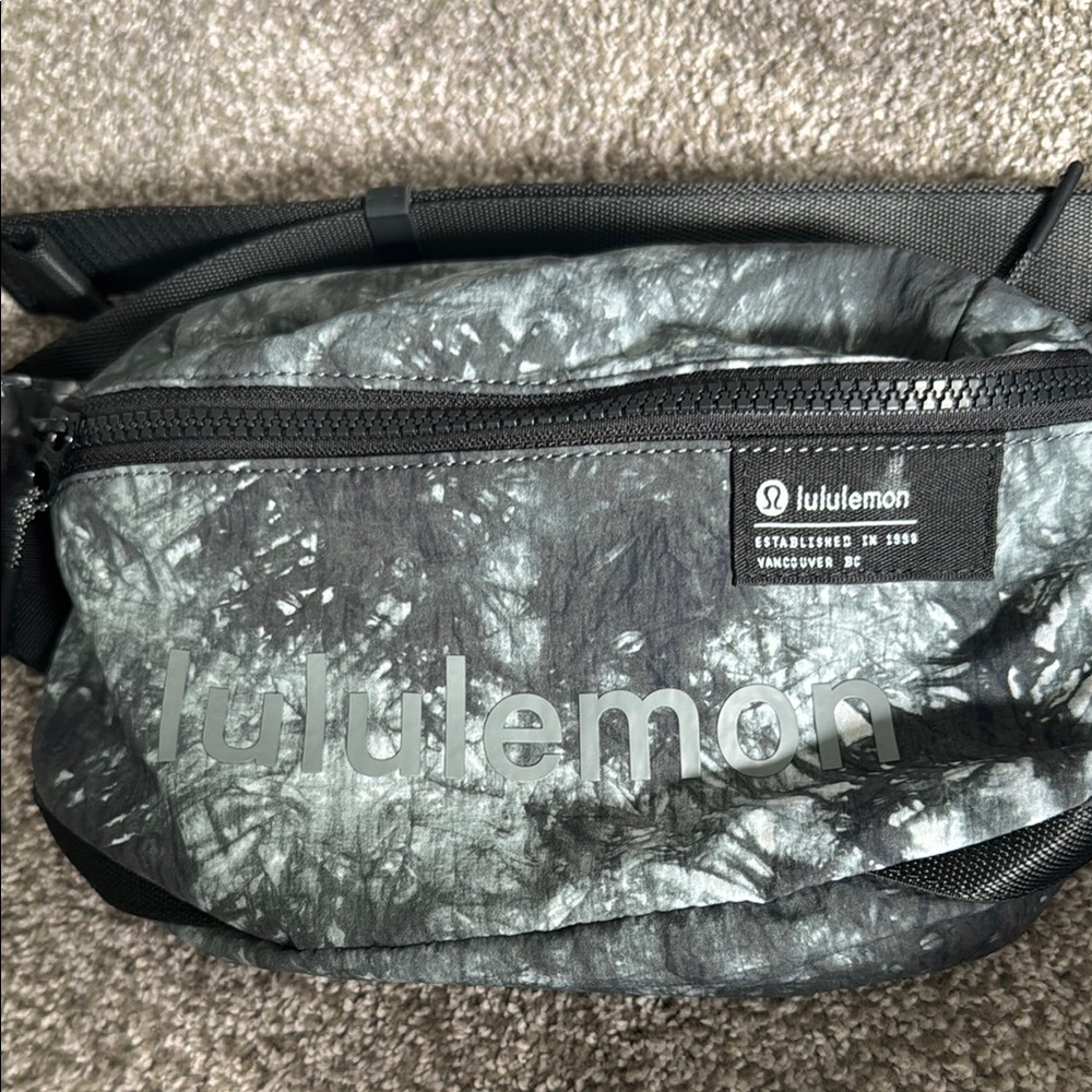 lululemon athletica Black and Gray Belt Bag large - Picture 2 of 4
